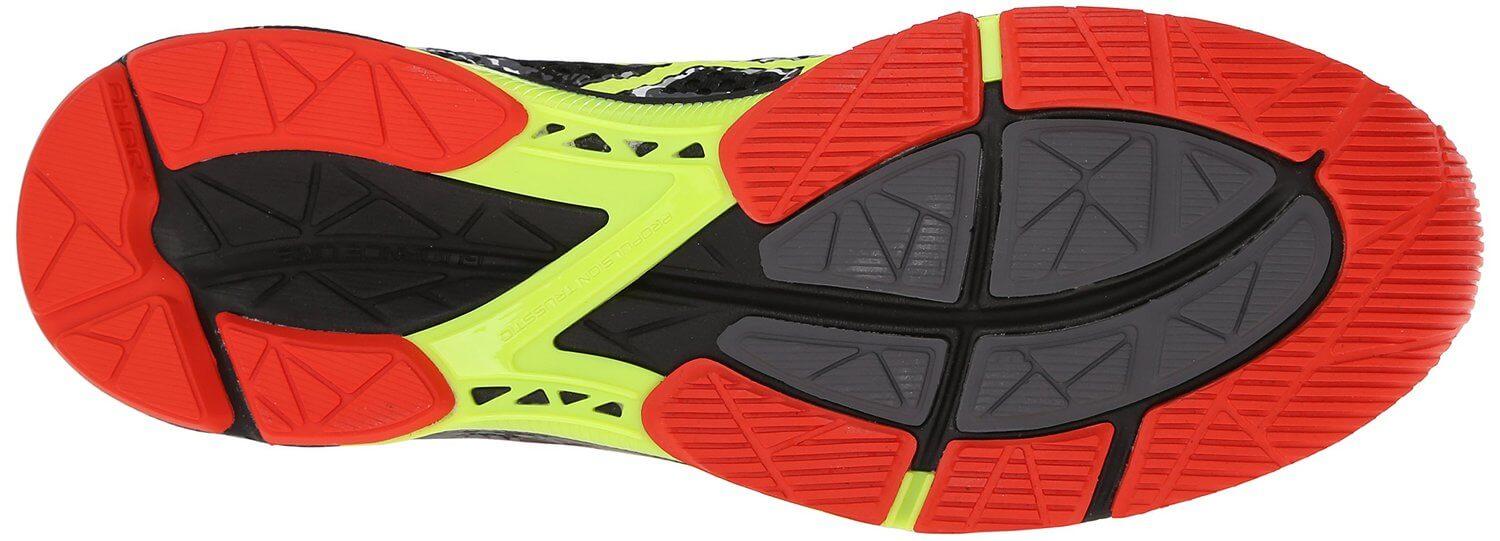 the outsole of the Asics Gel Noosa Tri 11 has numerous flex grooves for greater surface control