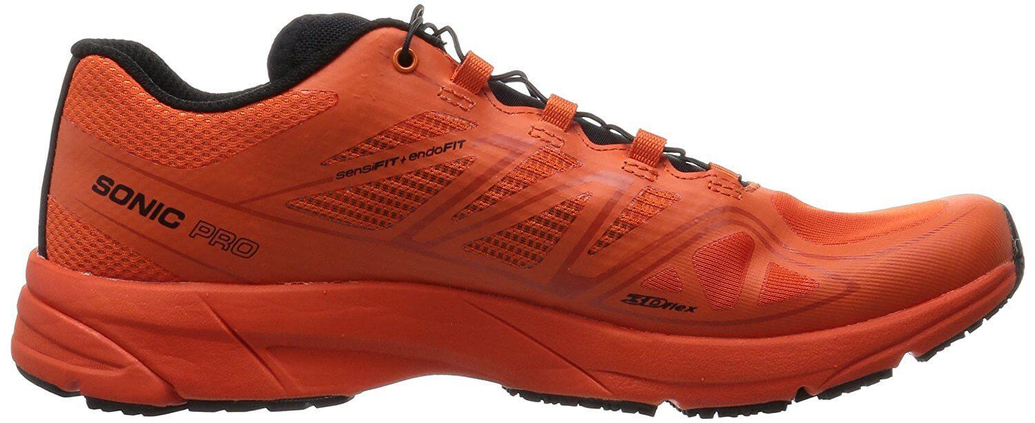the low profile of the Salomon Sonic Pro allows for runners to change direction and maintain their stride with no difficulty 