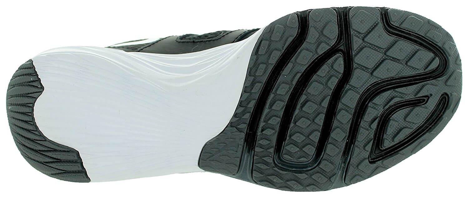 Flex grooves along the Nike Tri Fusion outsole improve its flexibility.