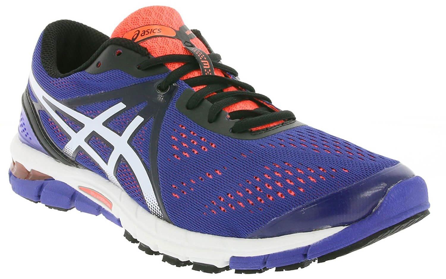 A three quarter perspective of the Asics Gel Excel33