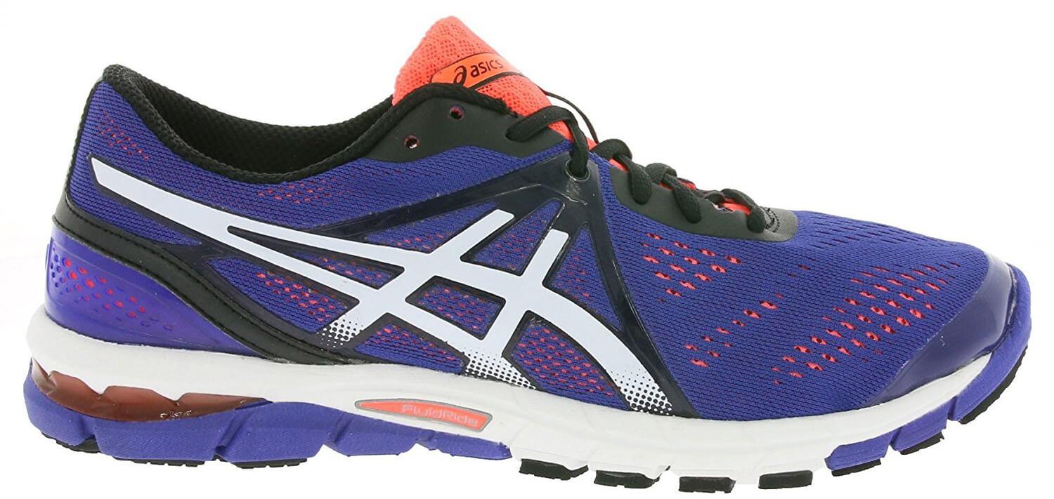 A side view of the Asics Gel Excel33