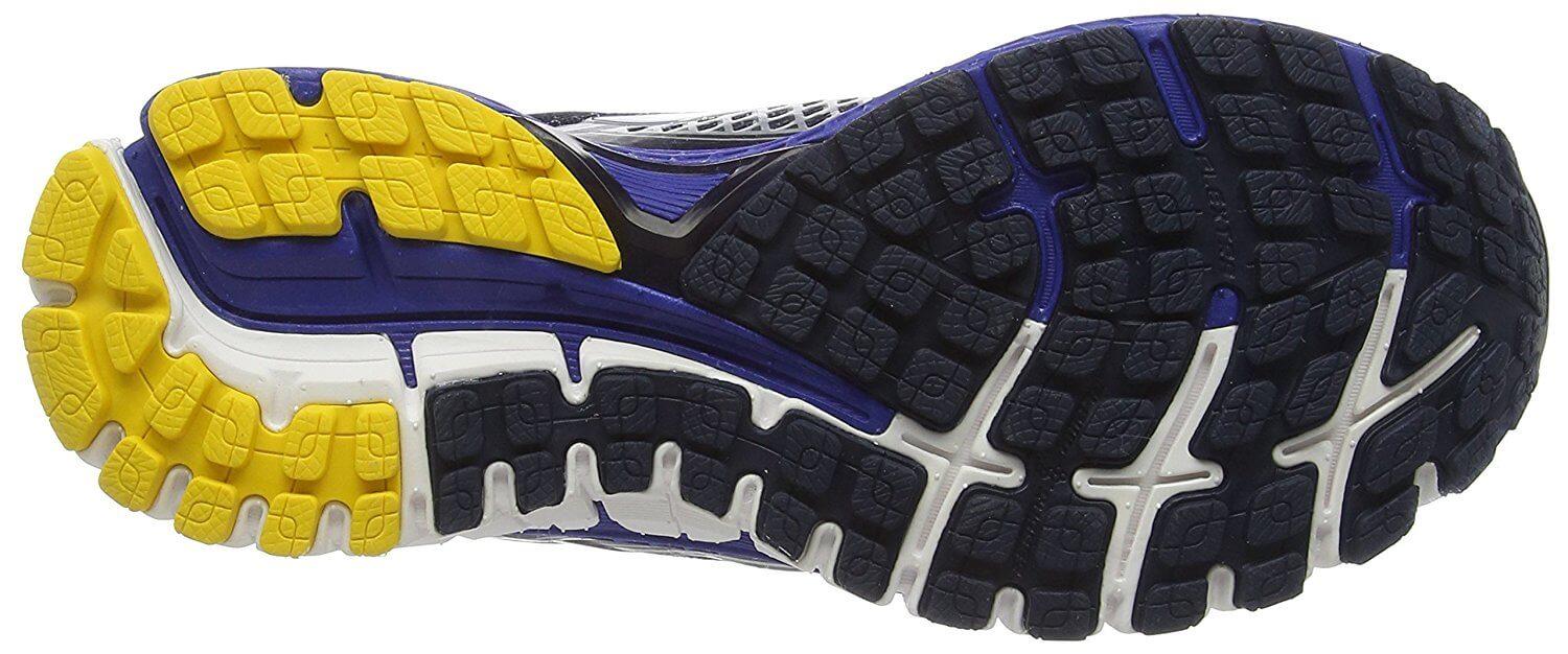 Brooks Defyance 9 treads provide traction on asphalt and pavement.