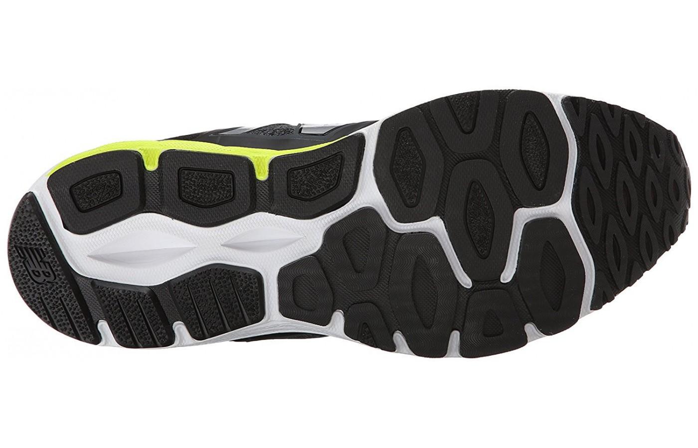 The larger tread gives the New Balance 770 v5 better traction and grip.