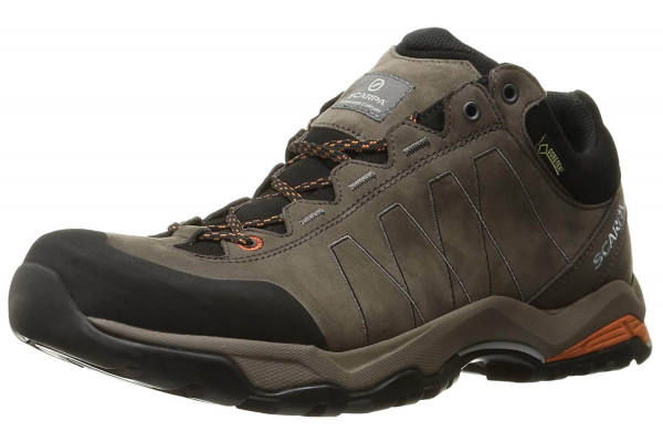 The Scarpa Moraine Plus GTX gives a comfortable waterproof wear that completely protects the hiker.