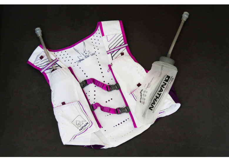 Nathan Sports VaporHowe 2.0 4L running vest is the perfect option for all distance female runners. 