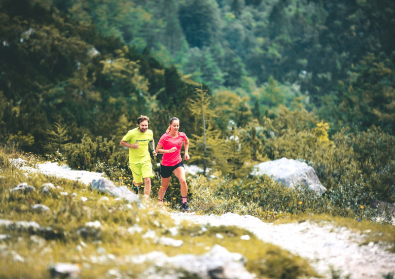 Trail Running: 5 Benefits and 10 Tips To Get Started