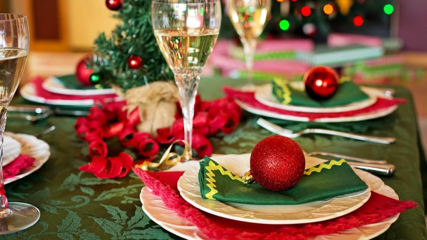 here are some foods to avoid at parties this holiday season