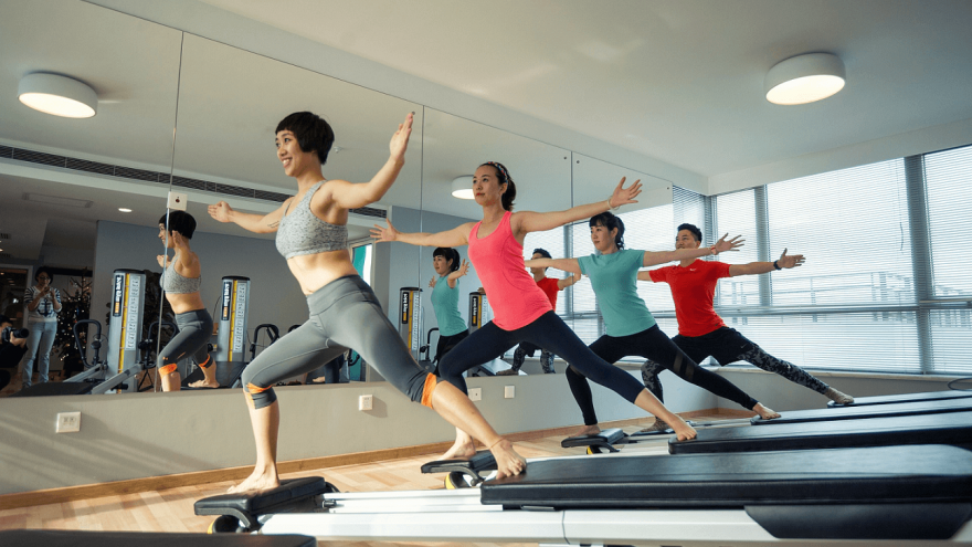 The differences between reformer pilates and pilates on a mat.