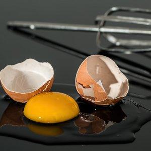 egg-eggshell-broken-yolk